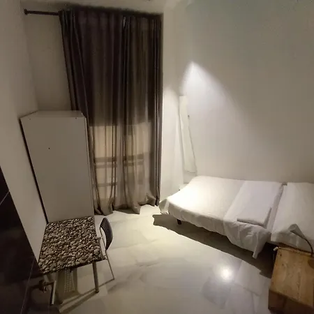 塞维利亚中心旅舍 2*