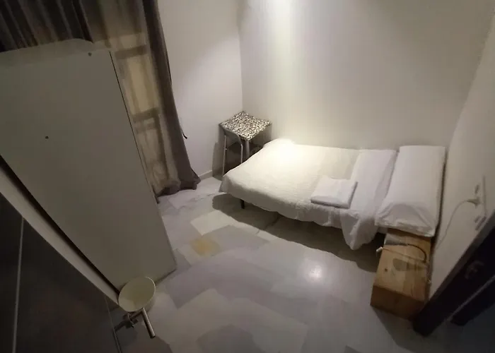 塞维利亚中心旅舍 2*